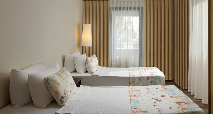 Seven Seas Hotel Life