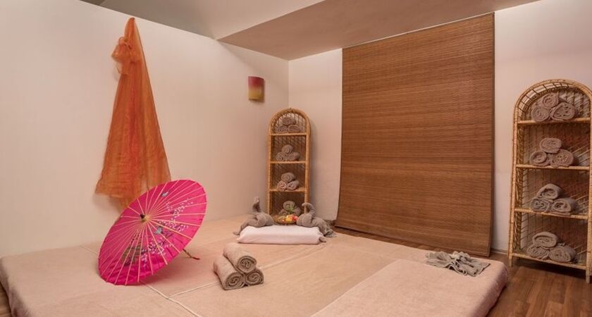 Seven Seas Hotel Life