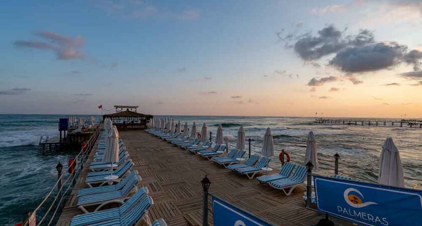Palmeras Beach Hotel