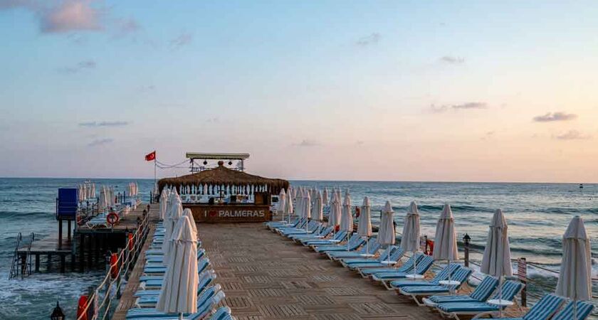 Palmeras Beach Hotel