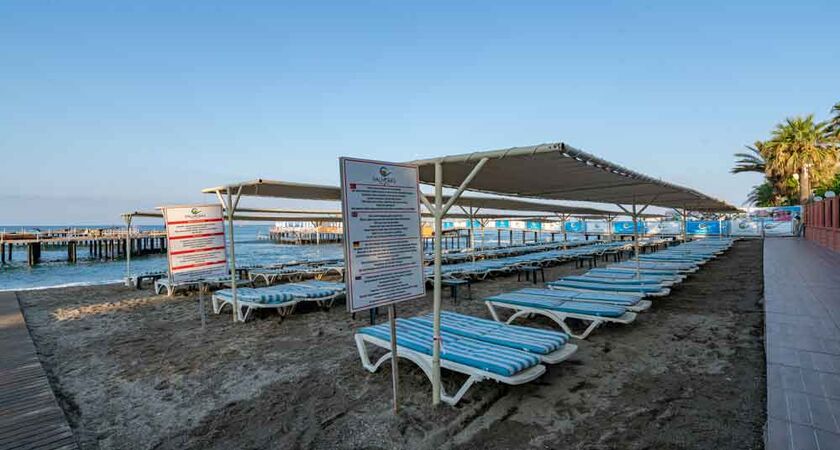 Palmeras Beach Hotel