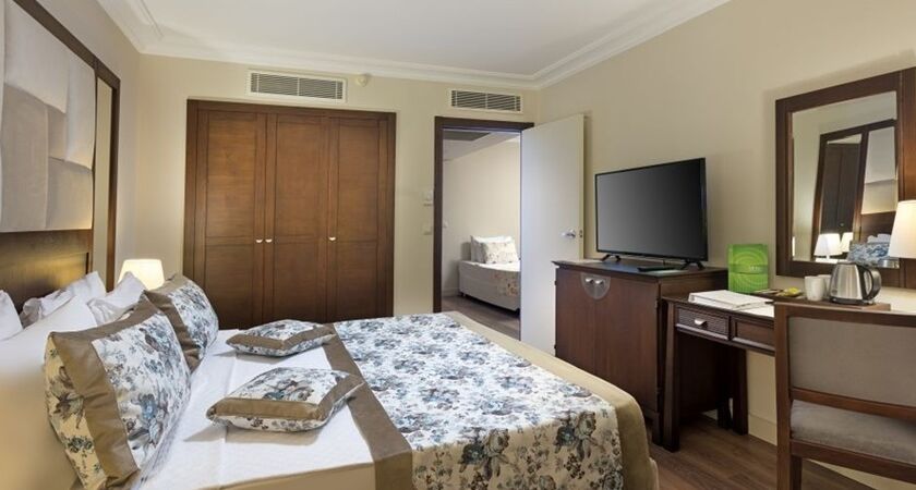 Seven Seas Hotel Life