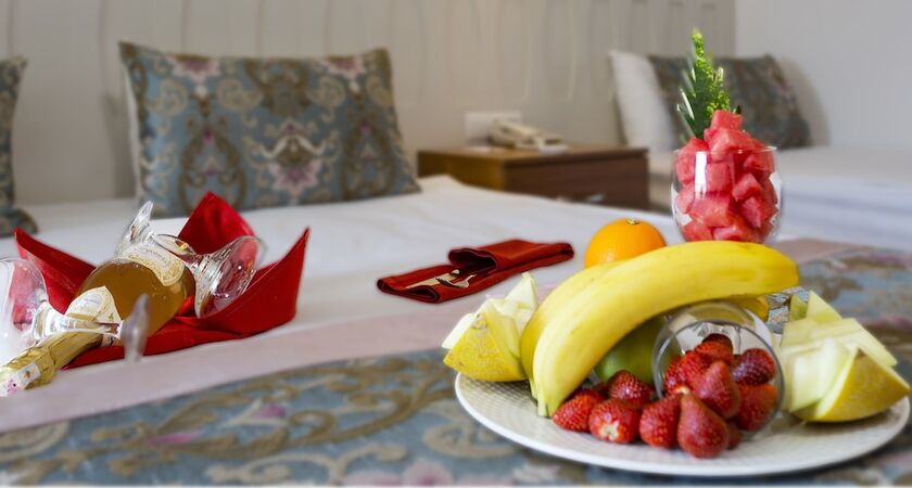 Side Crown Serenity Hotel