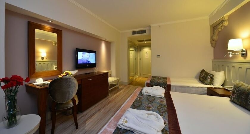 Side Crown Serenity Hotel