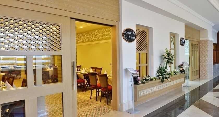 Side Crown Serenity Hotel