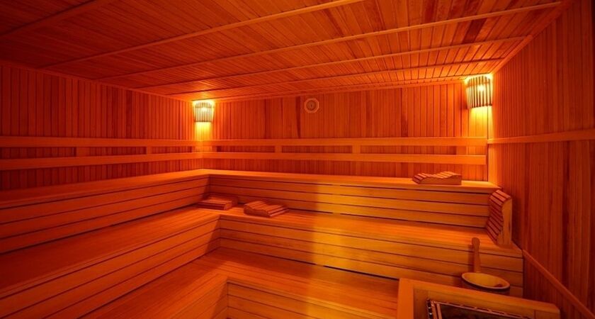 Side Crown Serenity Hotel