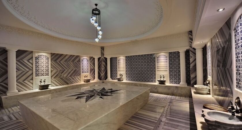 Side Crown Serenity Hotel