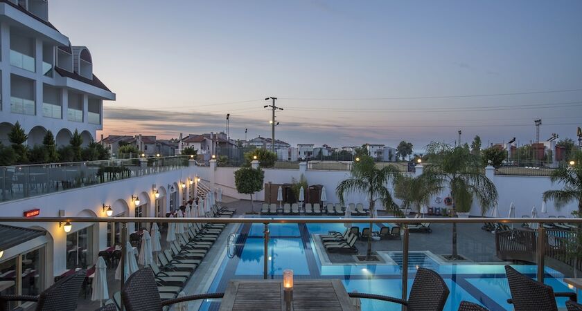 Side Crown Serenity Hotel