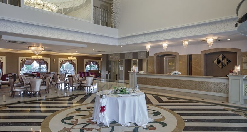 Side Crown Serenity Hotel