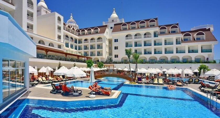 Side Crown Serenity Hotel