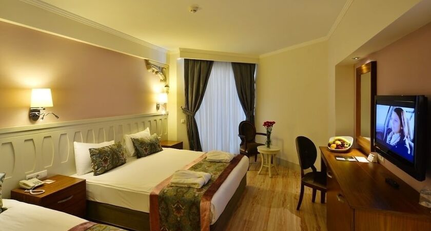 Side Crown Serenity Hotel