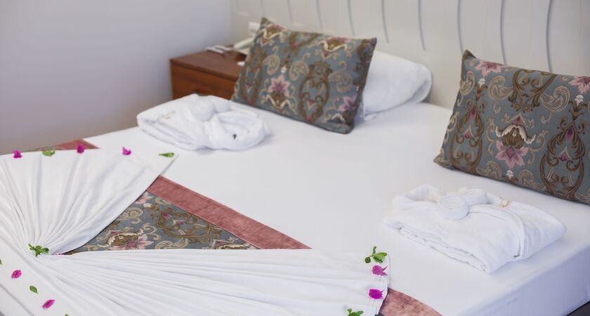 Side Crown Serenity Hotel