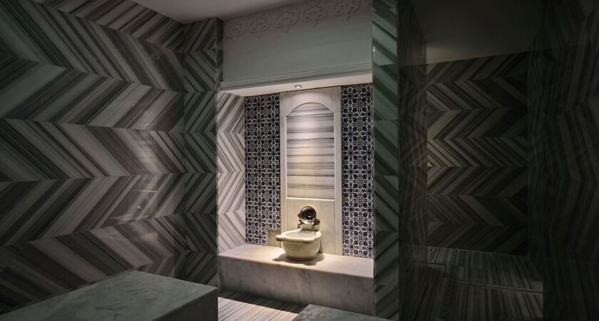 Side Crown Serenity Hotel