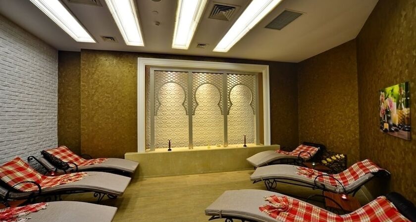 Side Crown Serenity Hotel