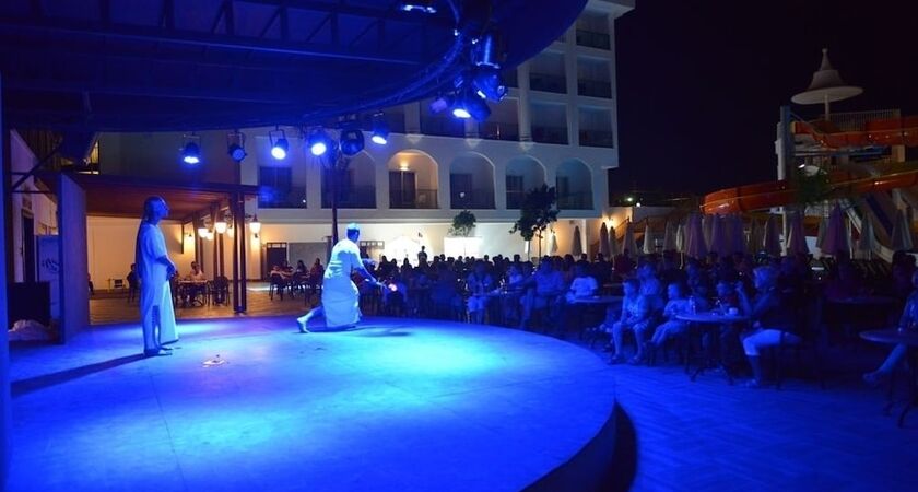 Side Crown Serenity Hotel