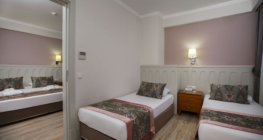 Side Crown Serenity Hotel