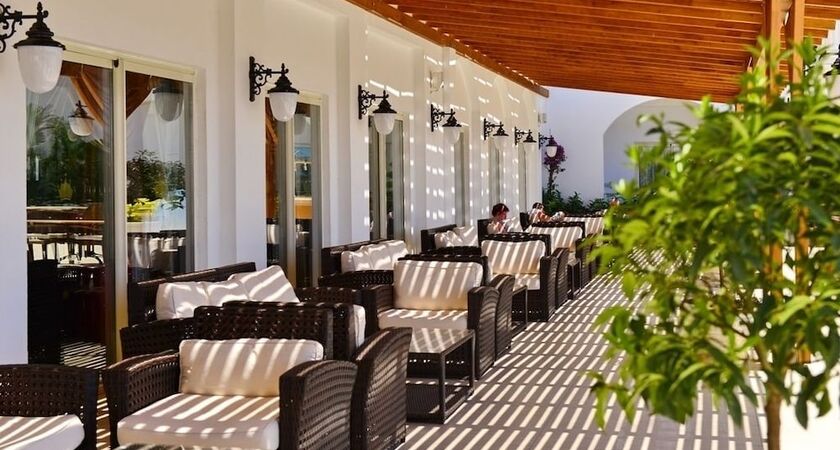 Side Crown Serenity Hotel