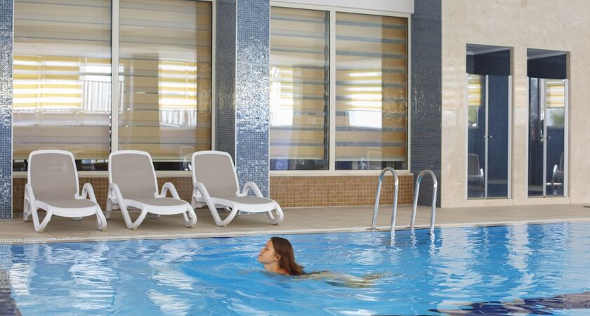 Side Crown Serenity Hotel