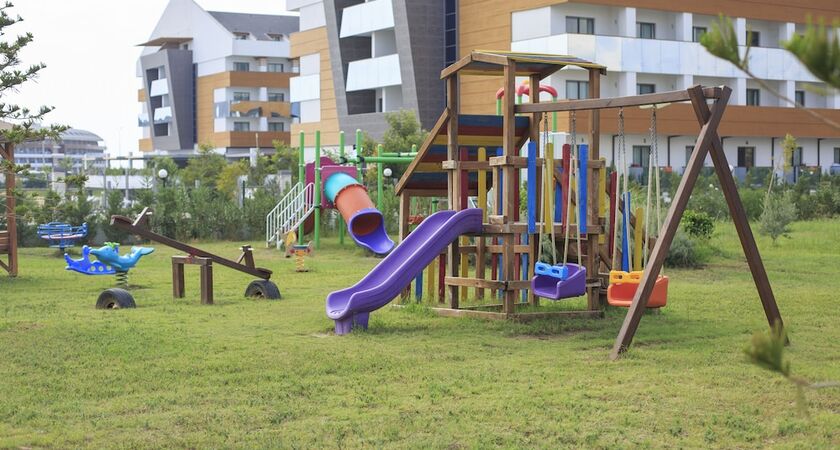 Side Crown Serenity Hotel