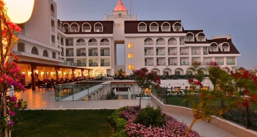 Side Crown Serenity Hotel