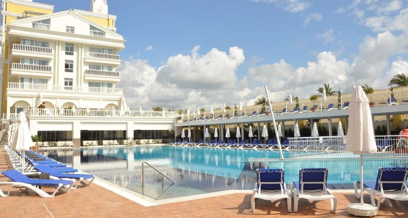 Dream World Resort & Spa