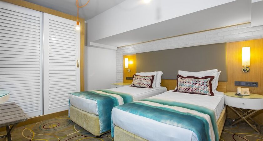 Long Beach Resort & Spa