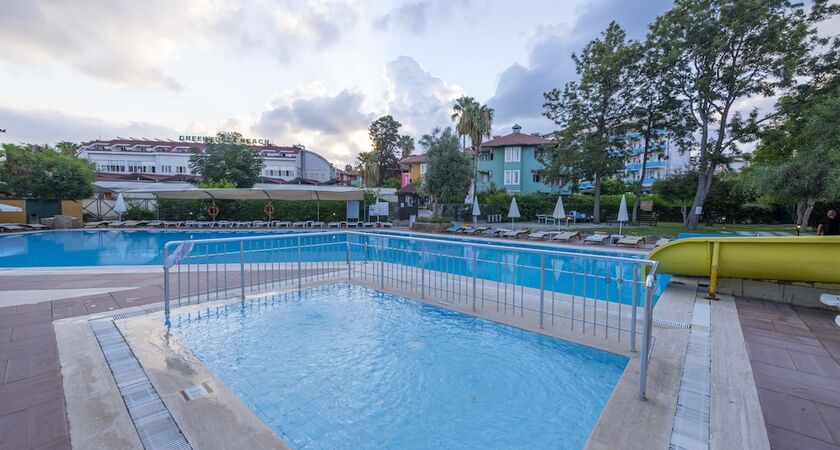 Armas Green Fugla Beach