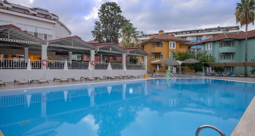 Armas Green Fugla Beach