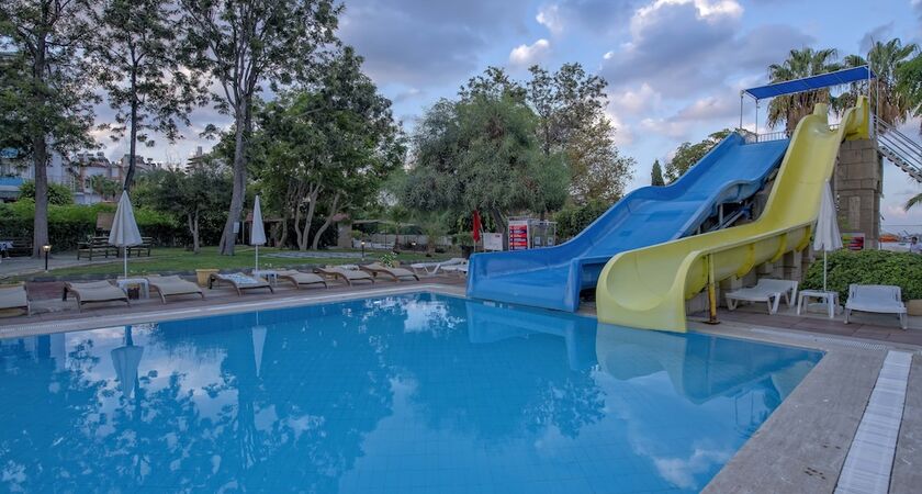 Armas Green Fugla Beach