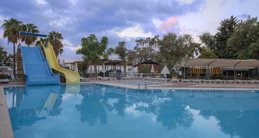 Armas Green Fugla Beach