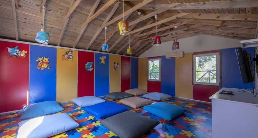 Armas Green Fugla Beach