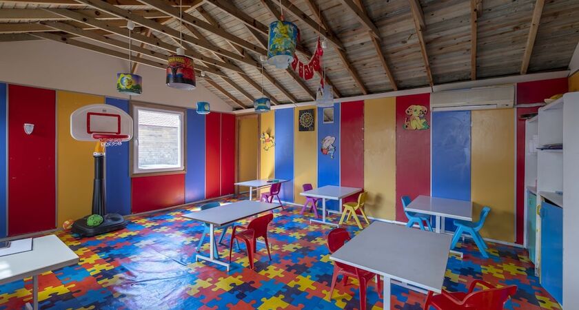 Armas Green Fugla Beach