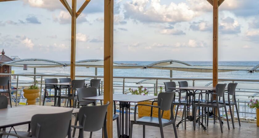 Armas Green Fugla Beach