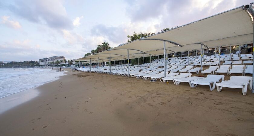 Armas Green Fugla Beach