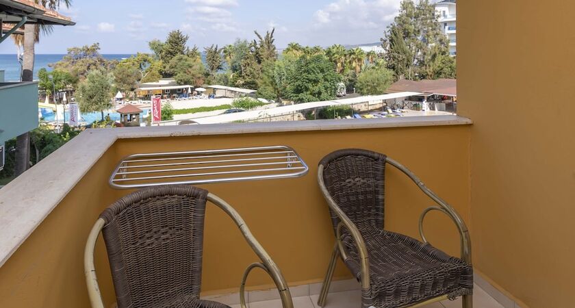 Armas Green Fugla Beach