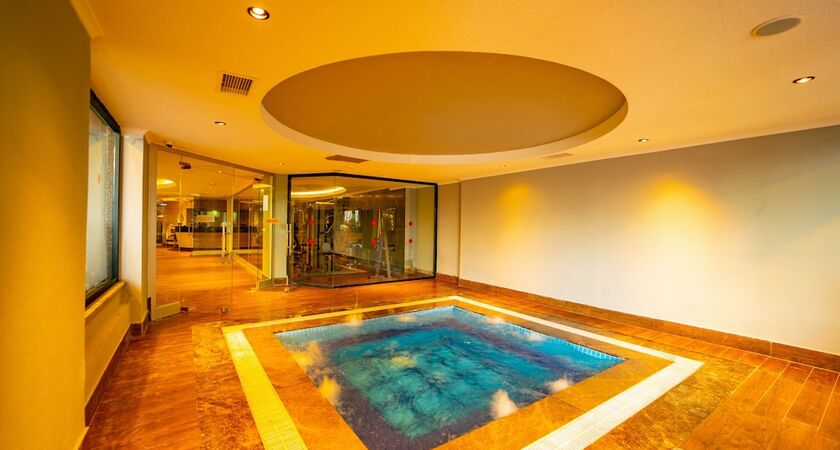 NoxInn Deluxe Hotel