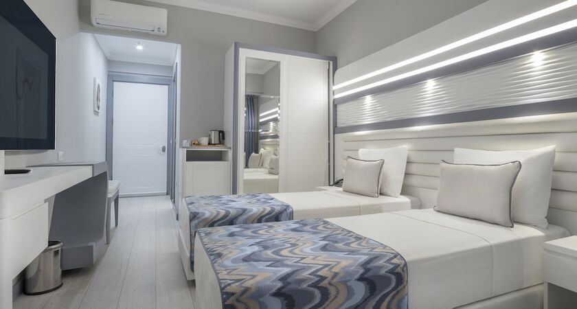 Blue Marlin Deluxe Spa & Resort