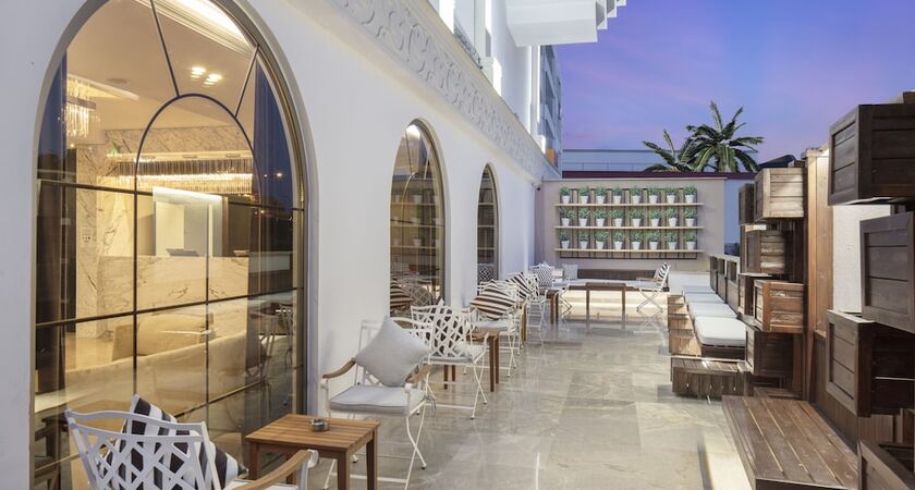 Blue Marlin Deluxe Spa & Resort