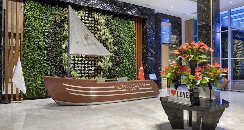 Alva Donna World Palace