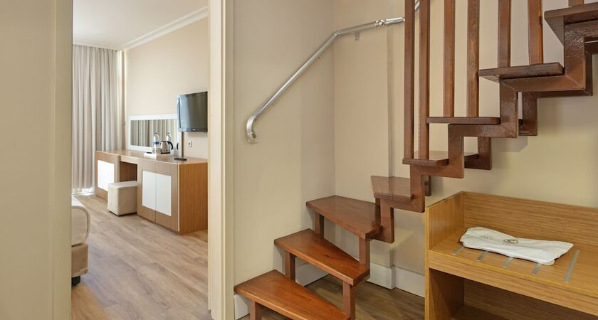 Alva Donna World Palace