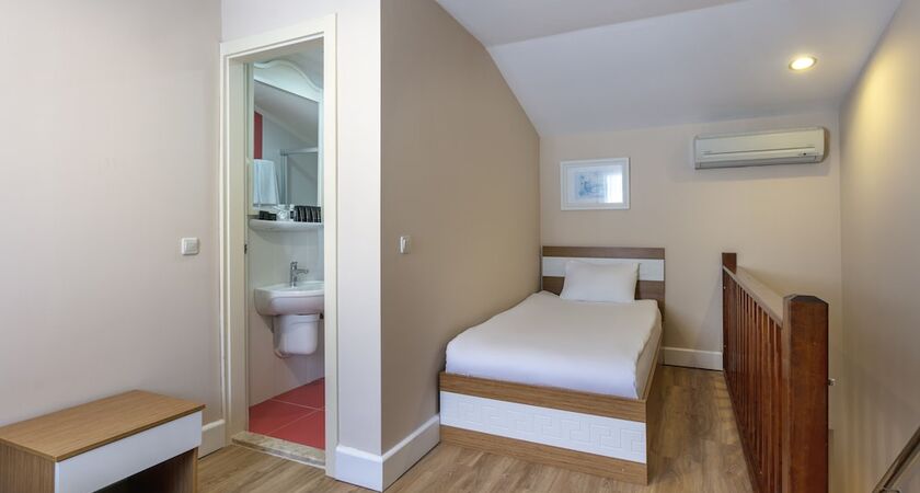 Alva Donna World Palace