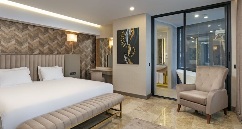 Alva Donna World Palace