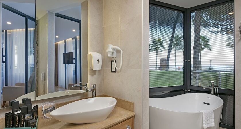 Alva Donna World Palace