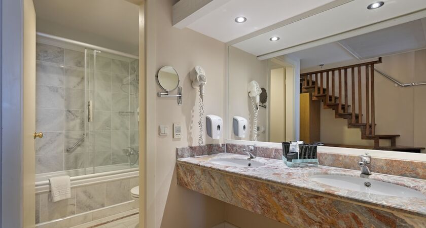 Alva Donna World Palace