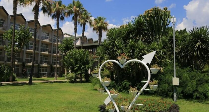 Alva Donna World Palace