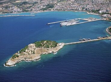 19 Mayıs'a Özel Çeşme Ilıca Plajı & Kuşadası Turu